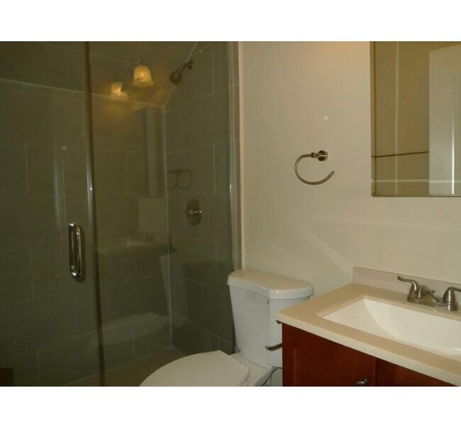 Photo - 1610 N Bosworth Ave