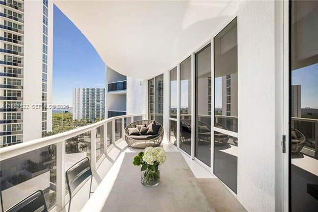Photo - 15901 Collins Ave