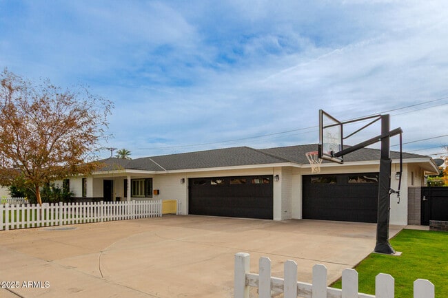 Photo - 5001 E Mitchell Dr