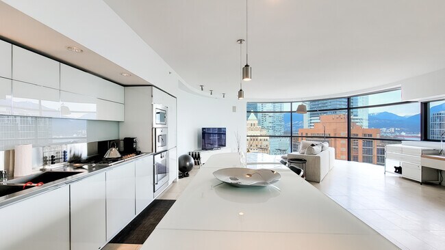 Photo - 838 Hastings St W