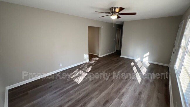 Photo - 3023 Knox St