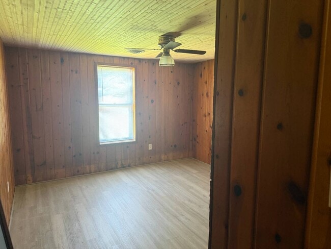 Photo - 103 Hollyhock Ln