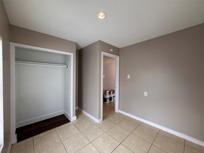 Photo - 7314 Navigation Blvd Unit B