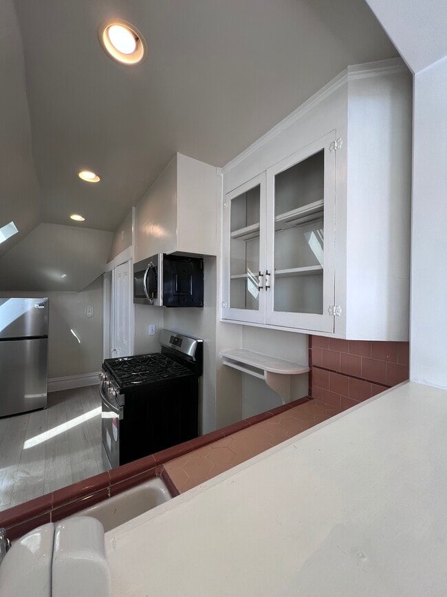 Building Photo - 808 A St Unit ApartmentC