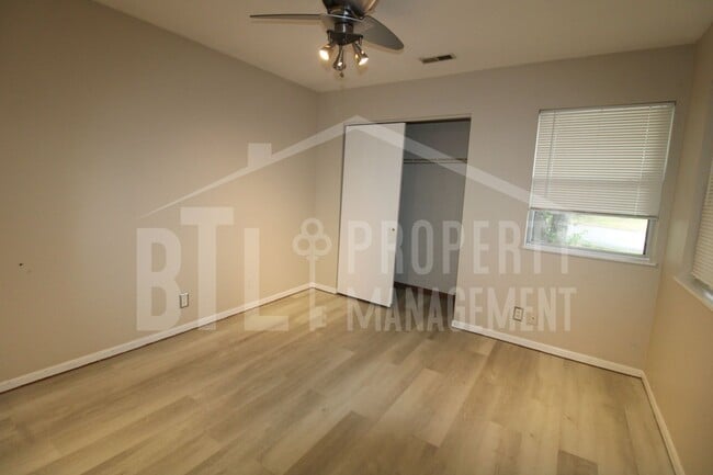 Photo - 240 Fox Ridge Rd