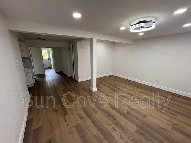 Photo - 807 E Genesee St