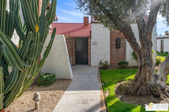 Building Photo - 4545 E 7 Lakes Dr Unit C