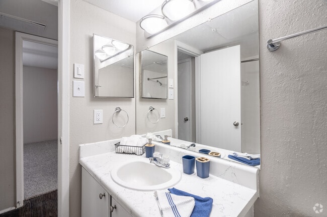 1BR, 1BA -668SF - Heights 2121 Apartments