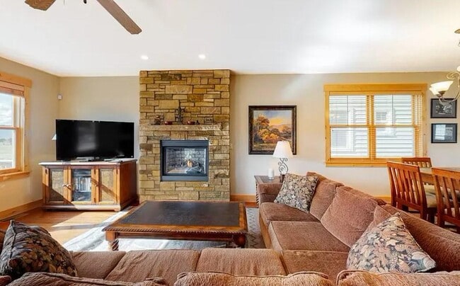 Photo - 250 Buckhorn Cir