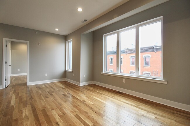 Building Photo - 1642 Cambridge St Unit B