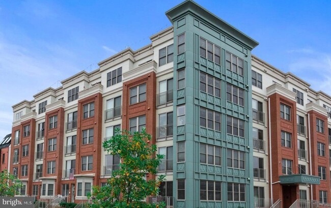 Building Photo - 1350 Maryland Ave NE Unit 316
