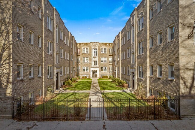 Photo - 1932 W Winona St