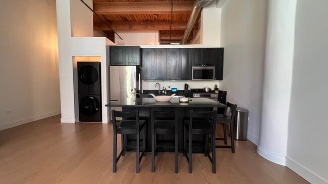 Photo - 2303 S Michigan Ave Unit 203