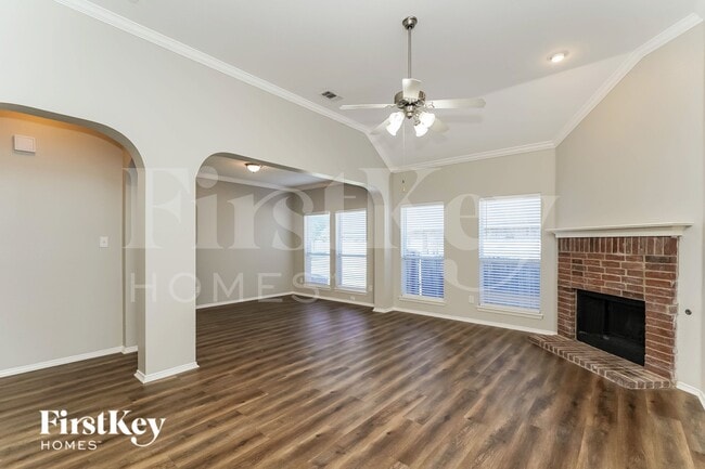 Photo - 2925 Oakshire St