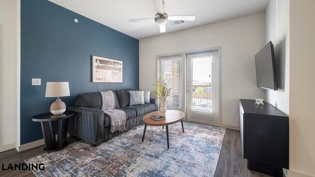 Photo - 2825 Main St Unidad 927