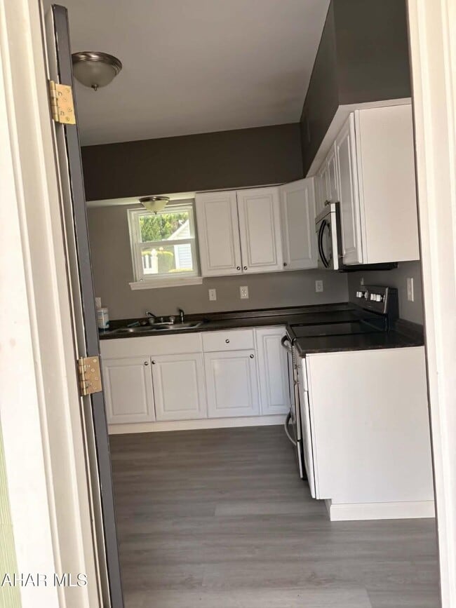 Photo - 459 W Pitt St