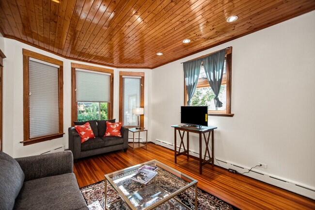 Photo - 4634 N Kennicott Ave Unit 1