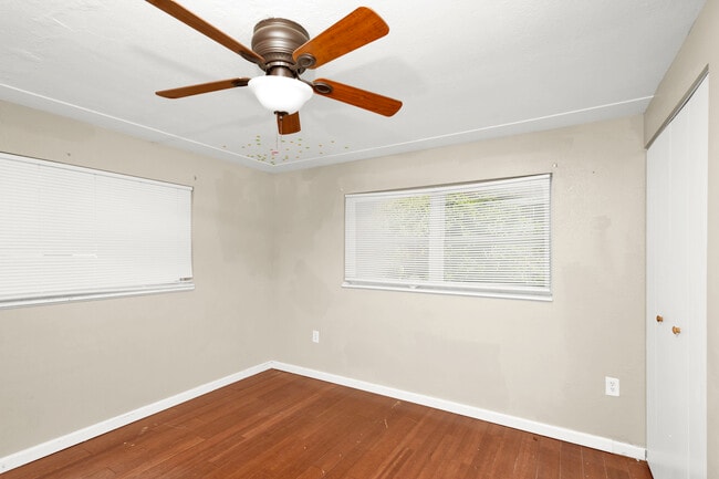 Building Photo - 226 S Hill Ave