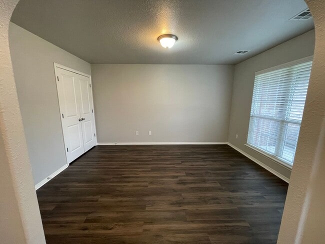 Photo - JENKS SCHOOLS - 3 bed with study and formal dining!!