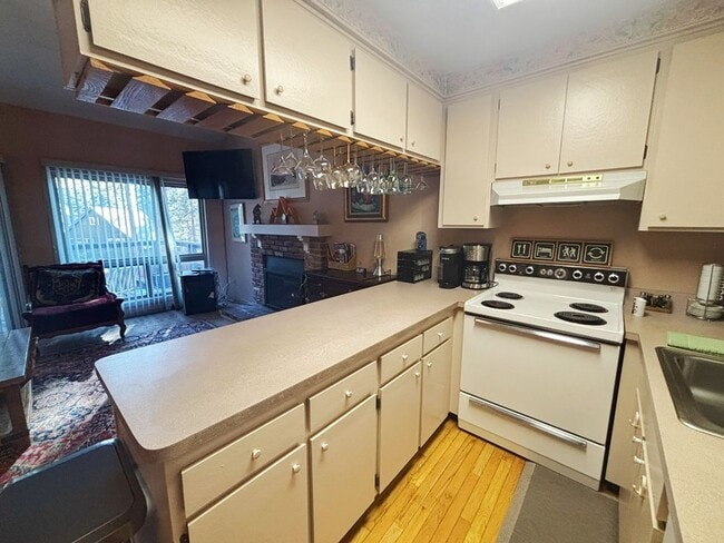 Photo - 2 Bedroom in a beautiful woodsy location! Unidad 6