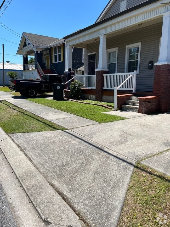 Building Photo - Charming 2BR Duplex in New Orleans Rental