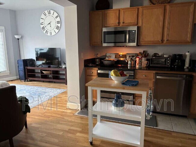 Building Photo - 1714 NW Couch St Unit #18 Rental