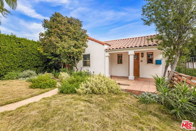 Photo - 1134 N Poinsettia Pl