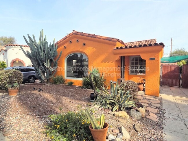 Photo - 2068 San Francisco Ave