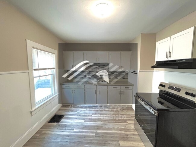 Building Photo - 2806 S Smithville Rd