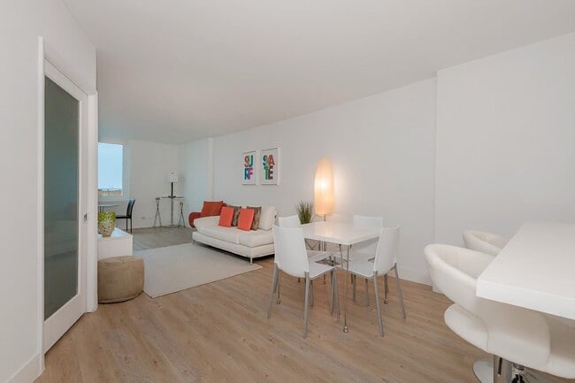 Photo - 2301 Collins Ave