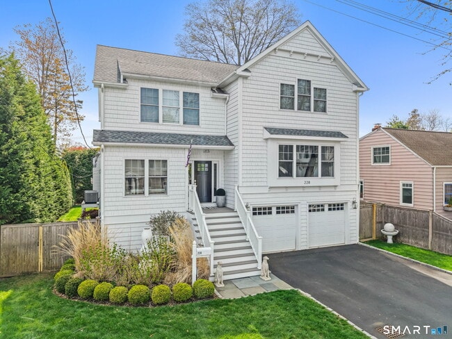 Building Photo - 228 Eastlawn St