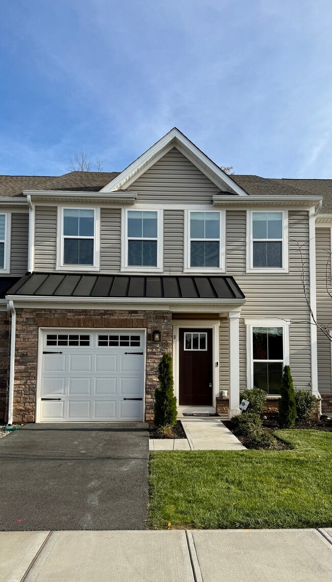 Building Photo - 8 Owen Ct