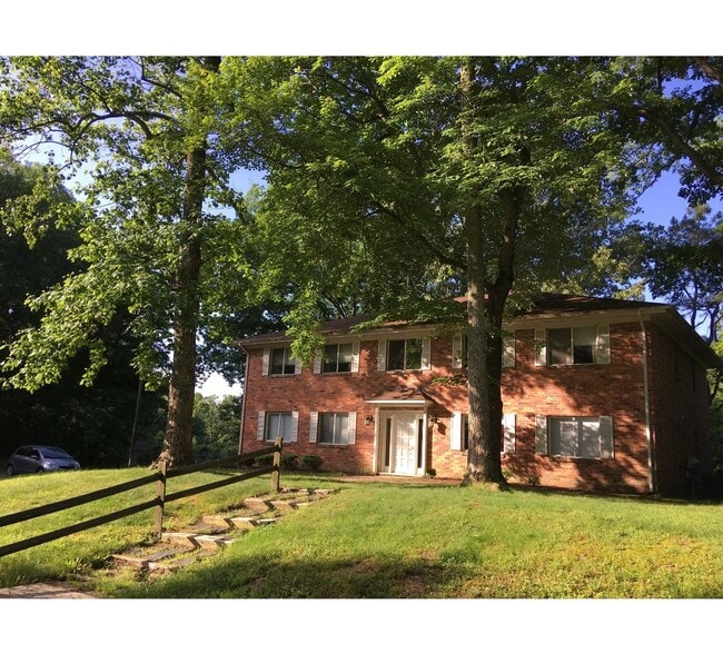 Building Photo - Condo in Raleigh Woods Available NOW!