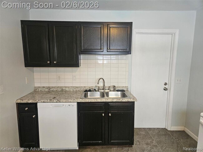 Photo - 9332 Lamont St