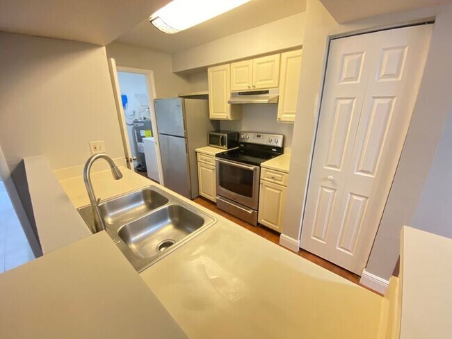 Photo - 3020 Parkway Blvd Unit 303