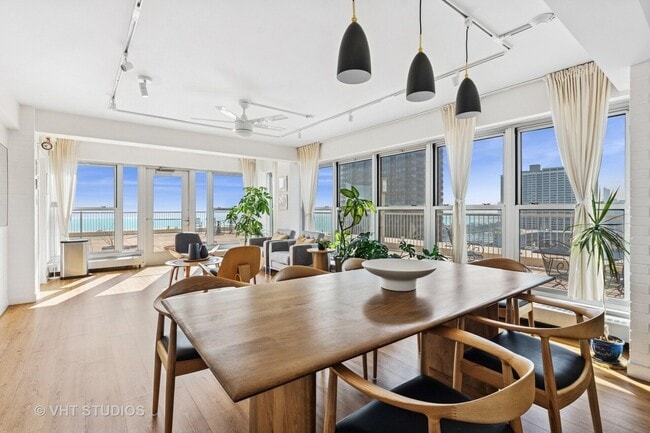 Sundeck meeting room - reservable - 336 W Wellington Ave Unit 705