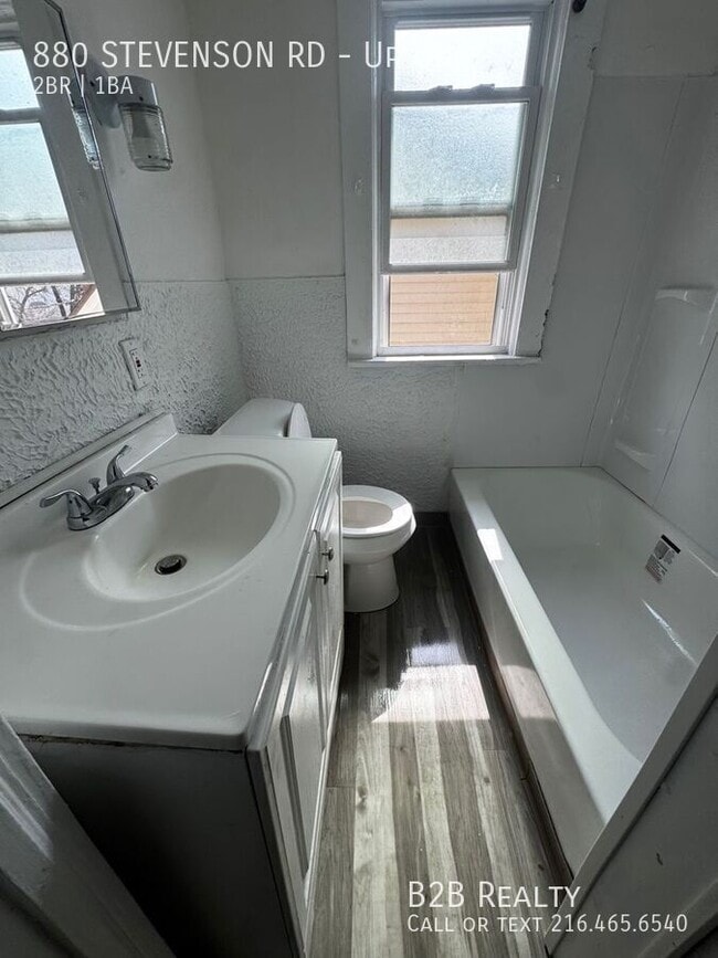 Photo - 880 Stevenson Rd Unit Up