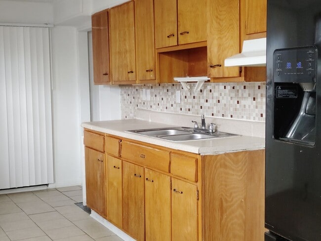 Building Photo - New Listing! 4-5 Bedroom house for rent in Cahokia!