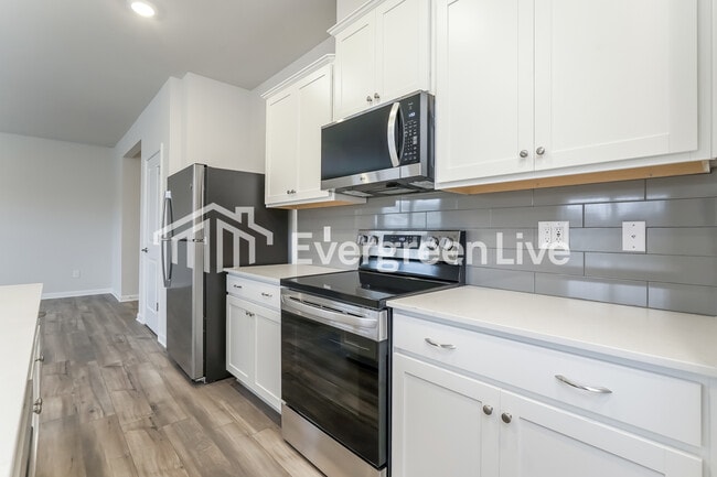 Photo - 5609 Hydrangea St