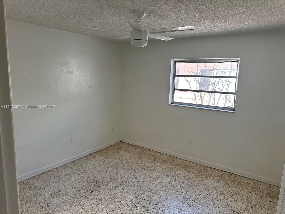 Photo - 3636 SW 6th St Unit 2