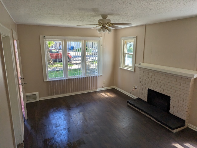 Photo - 2075 Berry St SE