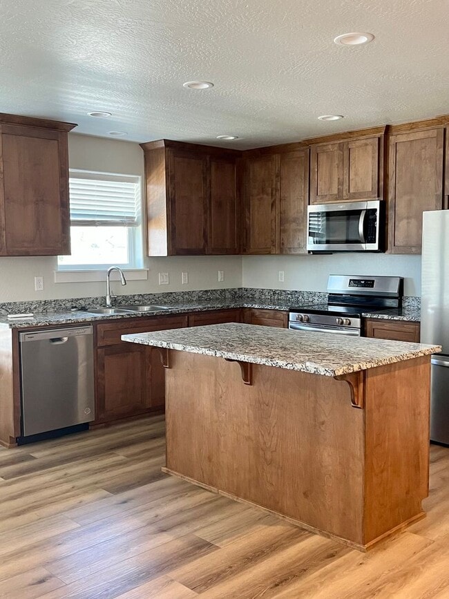 Photo - Newer Central Point 3 Bedroom / 2.5 Bath with views of the Table Rock