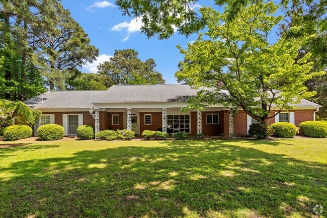 Building Photo - Beautiful brick home on a 1-acre lakefront...