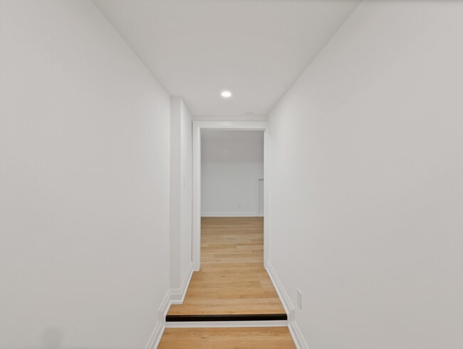 Photo - 647 Limeridge Rd E