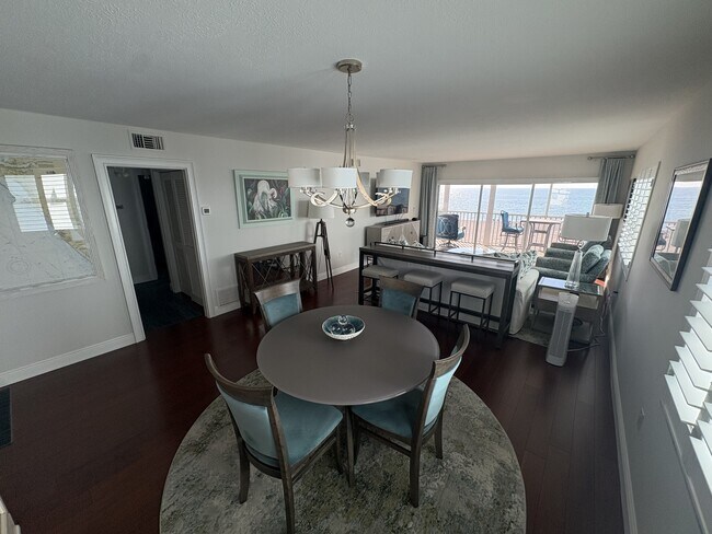 Photo - 333 The Esplanade N