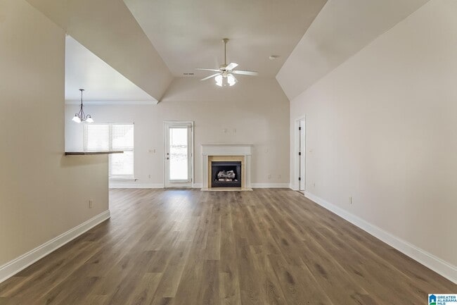 Photo - 108 Lorrin Ln