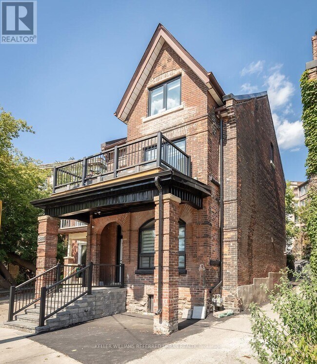 Photo - 1588 King St W