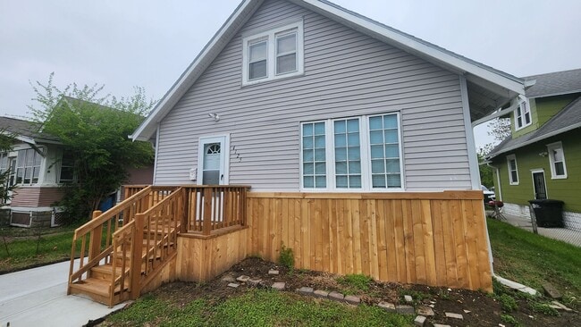 Building Photo - Rent your way to a brighter future!