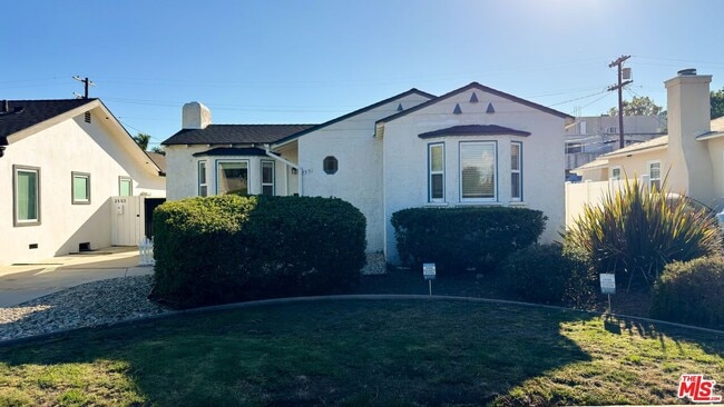 2551 S Bentley Ave