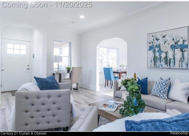 Photo - 279 Manistique St